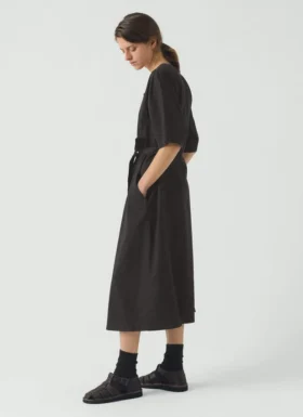 Baumwoll-Twill-Kleid mit Bindegürtel