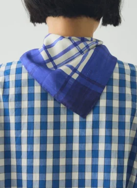 Bemalte Tischdecke Seidenbandana