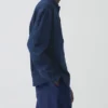 Denimhemd mit Grandad-Kragen und halber Knopfleiste Denimhemd mit Grandad-Kragen und halber Knopfleiste