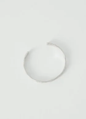Emily Nixon Herren-Armreif „Relic“ aus Silber Emily Nixon Herren-Armreif „Relic“ aus Silber