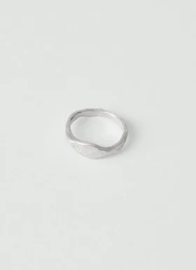 Emily Nixon Silber-Signetring mit Stein