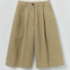 Gefaltete Shorts aus Baumwolltwill Gefaltete Shorts aus Baumwolltwill
