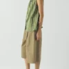 Gefaltete Shorts aus Baumwolltwill Gefaltete Shorts aus Baumwolltwill