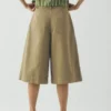 Gefaltete Shorts aus Baumwolltwill Gefaltete Shorts aus Baumwolltwill