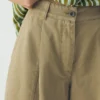 Gefaltete Shorts aus Baumwolltwill Gefaltete Shorts aus Baumwolltwill