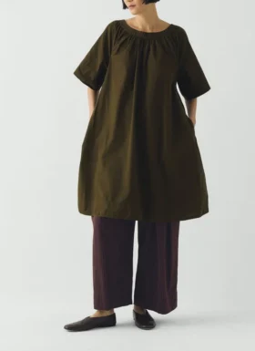 Gerafftes Kleid aus Baumwolltwill