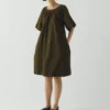 Gerafftes Kleid aus Baumwolltwill