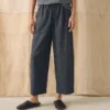 Gestreifte Leinen-Baumwoll-Hose mit ausgestellten Beinen Gestreifte Leinen-Baumwoll-Hose mit ausgestellten Beinen