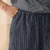 Gestreifte Leinen-Baumwoll-Hose mit ausgestellten Beinen Gestreifte Leinen-Baumwoll-Hose mit ausgestellten Beinen