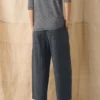 Gestreifte Leinen-Baumwoll-Hose mit ausgestellten Beinen Gestreifte Leinen-Baumwoll-Hose mit ausgestellten Beinen
