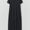 Gestricktes T-Shirt-Kleid aus Leinen und Baumwolle Gestricktes T-Shirt-Kleid aus Leinen und Baumwolle