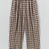Gingham-Hose aus Leinen und Baumwolle mit aufgesetzten Taschen Gingham-Hose aus Leinen und Baumwolle mit aufgesetzten Taschen
