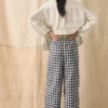 Gingham-Hose aus Leinen und Baumwolle mit aufgesetzten Taschen Gingham-Hose aus Leinen und Baumwolle mit aufgesetzten Taschen