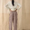 Gingham-Hose aus Leinen und Baumwolle mit aufgesetzten Taschen Gingham-Hose aus Leinen und Baumwolle mit aufgesetzten Taschen