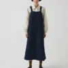 Jeans-Latz-Kleid mit aufgesetzten Taschen Jeans-Latz-Kleid mit aufgesetzten Taschen