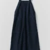 Jeans-Latz-Kleid mit aufgesetzten Taschen Jeans-Latz-Kleid mit aufgesetzten Taschen