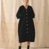 Kleid aus geknitterter Baumwolle mit Knopfleiste Kleid aus geknitterter Baumwolle mit Knopfleiste