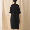 Kleid aus geknitterter Baumwolle mit Knopfleiste Kleid aus geknitterter Baumwolle mit Knopfleiste
