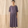 Leichtes Leinenkleid mit geraffter Taille