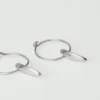 Sally Lacock – Geformte Seed-Charm-Creolen
