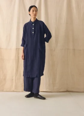 Stückgefärbtes Leinen-Tunika-Kleid