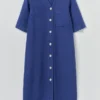 Stückgefärbtes Leinenkleid mit Knopfleiste