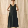 Stückgefärbtes, ärmelloses Leinenkleid