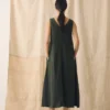 Stückgefärbtes, ärmelloses Leinenkleid
