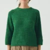 Strickpullover aus Leinen-Baumwolle mit strukturiertem Rippenmuster Strickpullover aus Leinen-Baumwolle mit strukturiertem Rippenmuster